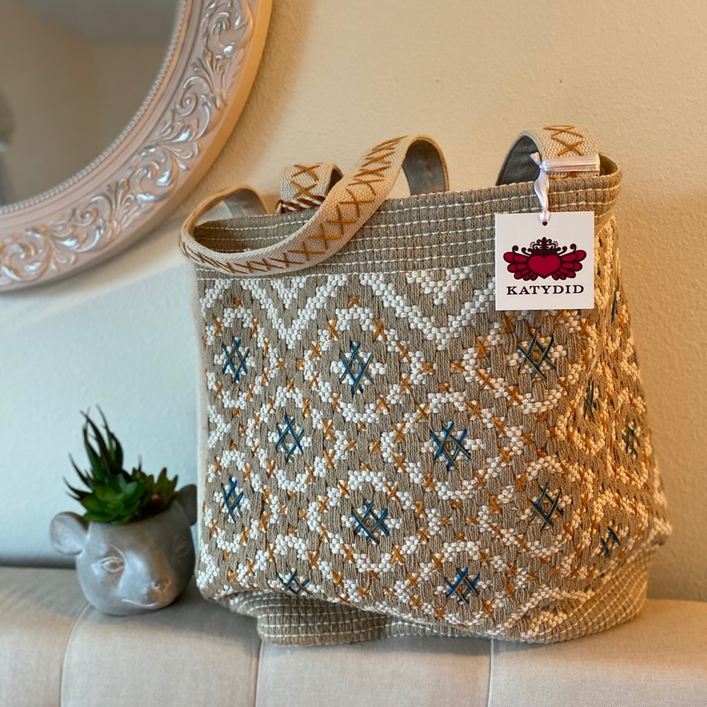 OVERSIZED BEACH TOTE